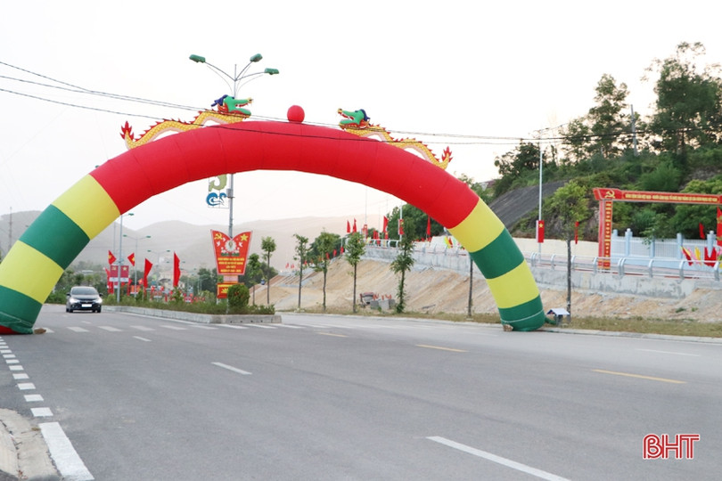 Huyện miền núi Hà Tĩnh rộn niềm vui hướng về đại hội Đảng