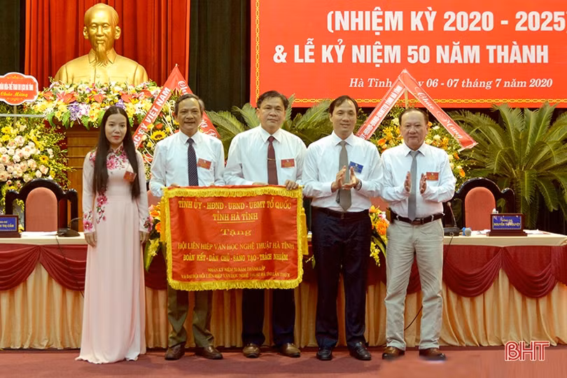 Ông Trần Nam Phong giữ chức Chủ tịch Hội Liên hiệp VHNT Hà Tĩnh