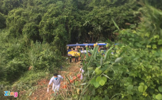 Xe khách rơi xuống vực, 6 người tử vong, 30 người bị thương