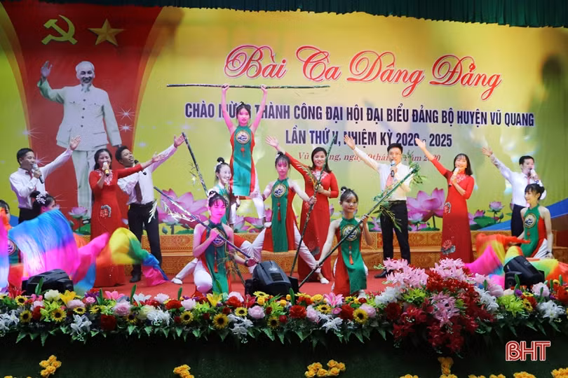 “Bài ca dâng Đảng” chào mừng thành công Đại hội Đảng bộ huyện Vũ Quang