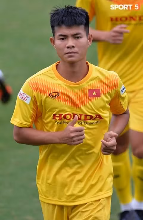 Điều chưa biết về cầu thủ người Hà Tĩnh được thầy Park gọi lên U22 Việt Nam