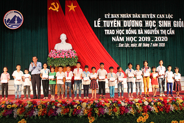 Can Lộc khen thưởng 154 học sinh giỏi các cấp năm học 2019 - 2020