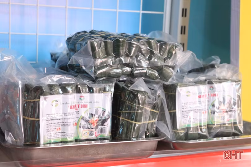 Ấn tượng gian hàng trưng bày sản phẩm nông nghiệp chào mừng Đại hội Đảng của huyện miền núi Hà Tĩnh