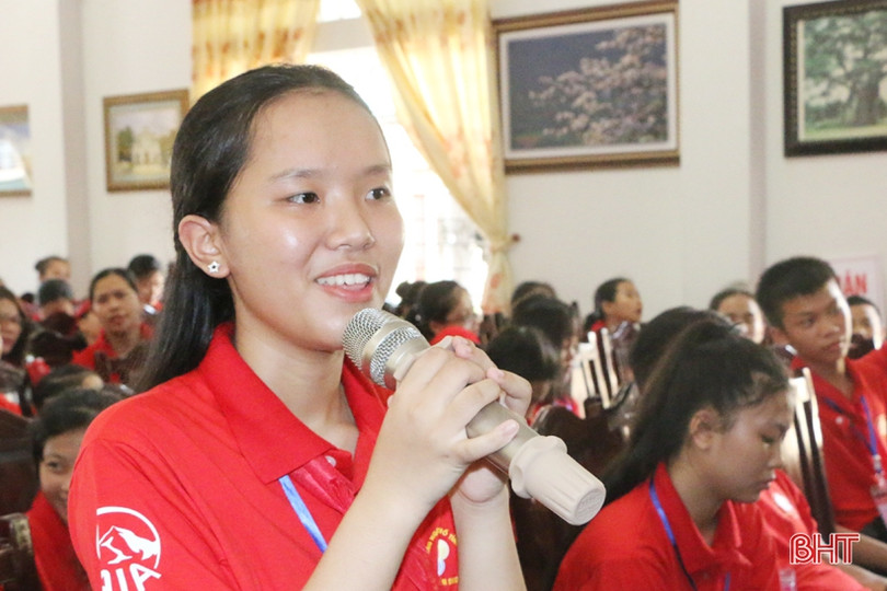 Hơn 180 đại biểu Cháu ngoan Bác Hồ giao lưu “Tiếp lửa truyền thống” với cựu TNXP Hà Tĩnh