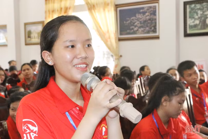 Hơn 180 đại biểu Cháu ngoan Bác Hồ giao lưu “Tiếp lửa truyền thống” với cựu TNXP Hà Tĩnh