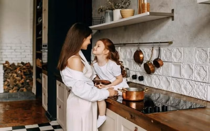 Cách giữ an toàn cho trẻ trong nhà bếp