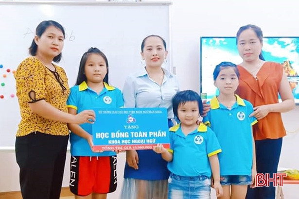 Học sinh nghèo huyện Cẩm Xuyên được học ngoại ngữ miễn phí trong 2 năm