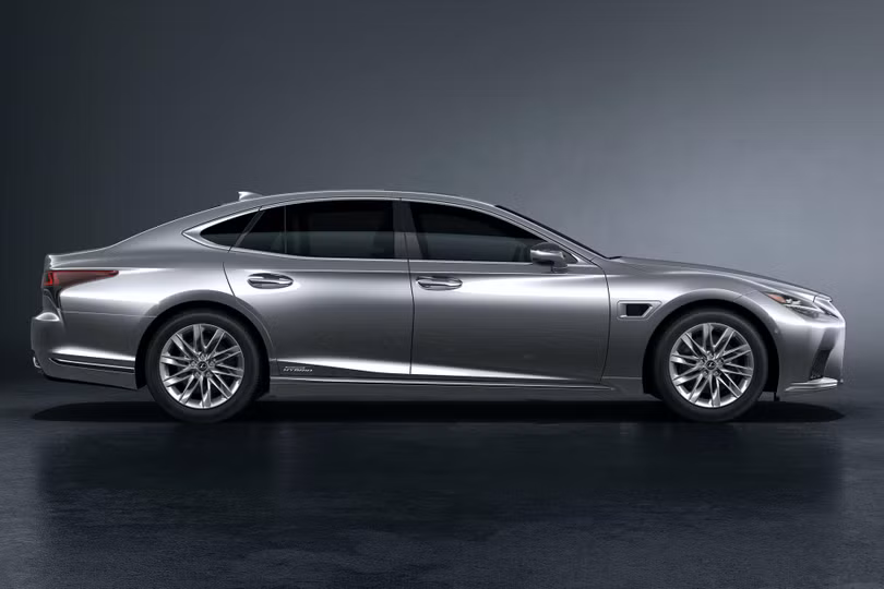 Lexus LS 2021 ra mắt với vẻ ngoài bóng bẩy và công nghệ nâng cao