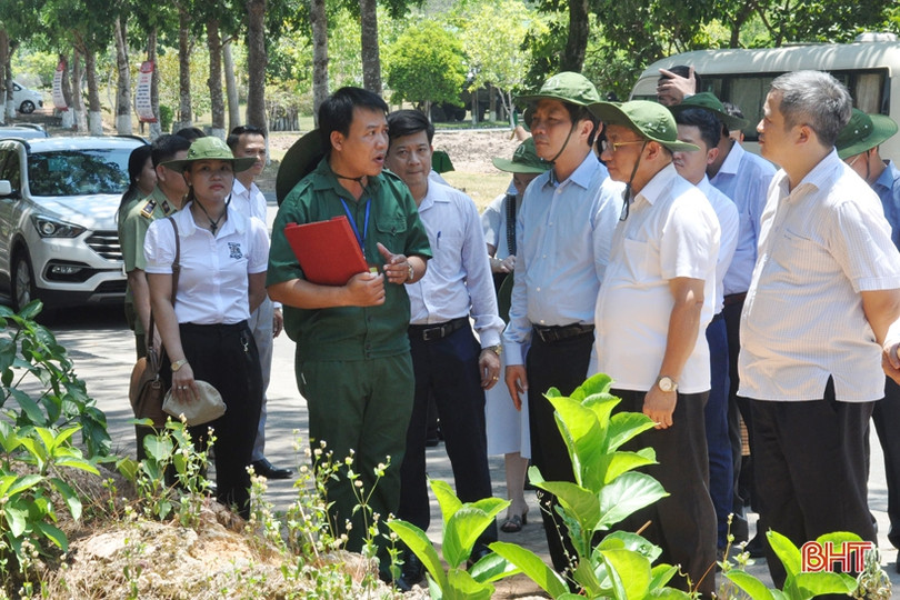 Bộ trưởng Bộ Công thương dâng hương tại Ngã ba Đồng Lộc, trao 400 triệu đồng cho Quỹ Đền ơn đáp nghĩa Hà Tĩnh