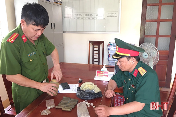 Thu hồi số lượng lớn vũ khí, vật liệu nổ “trôi nổi” ở Lộc Hà
