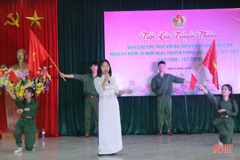 Hơn 180 đại biểu Cháu ngoan Bác Hồ giao lưu “Tiếp lửa truyền thống” với cựu TNXP Hà Tĩnh