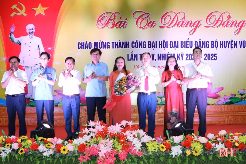 “Bài ca dâng Đảng” chào mừng thành công Đại hội Đảng bộ huyện Vũ Quang