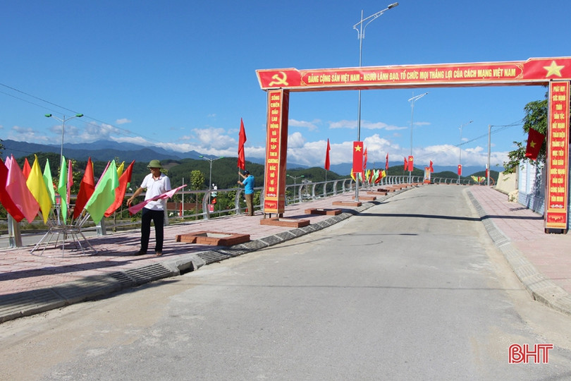 Huyện miền núi Hà Tĩnh rộn niềm vui hướng về đại hội Đảng