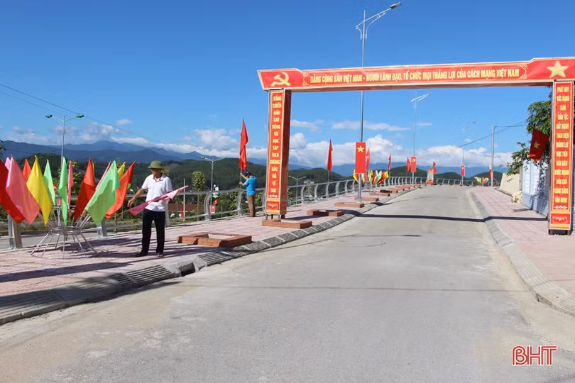 Huyện miền núi Hà Tĩnh rộn niềm vui hướng về đại hội Đảng