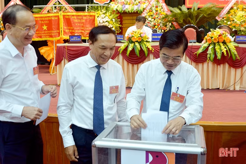 Ông Trần Nam Phong giữ chức Chủ tịch Hội Liên hiệp VHNT Hà Tĩnh