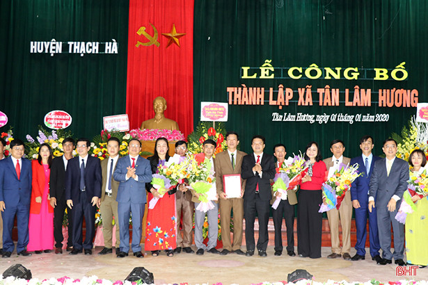 Hà Tĩnh: 34 xã mới đi vào ổn định, giảm 695 cán bộ, công chức cấp xã sau sáp nhập ảnh 1 Hà Tĩnh: 34 xã mới đi vào ổn định, giảm 695 cán bộ, công chức cấp xã sau sáp nhập