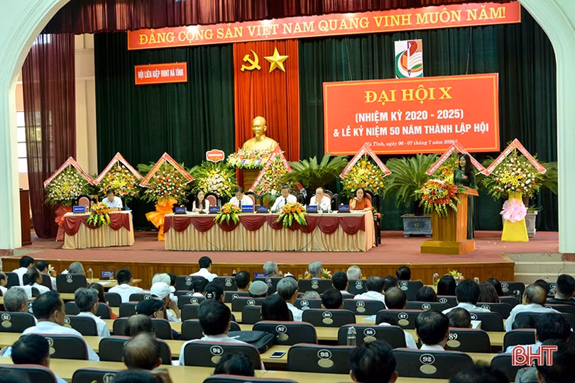 Ông Trần Nam Phong giữ chức Chủ tịch Hội Liên hiệp VHNT Hà Tĩnh