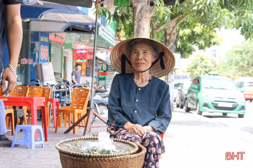 Người dân Hà Tĩnh miệt mài lao động trong nắng nóng gay gắt