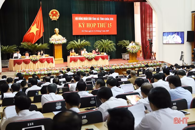 HĐND tỉnh Hà Tĩnh thảo luận tổ về tình hình KT-XH và các báo cáo, tờ trình
