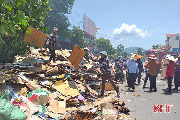 Cháy nhà chứa phế liệu ở Lộc Hà