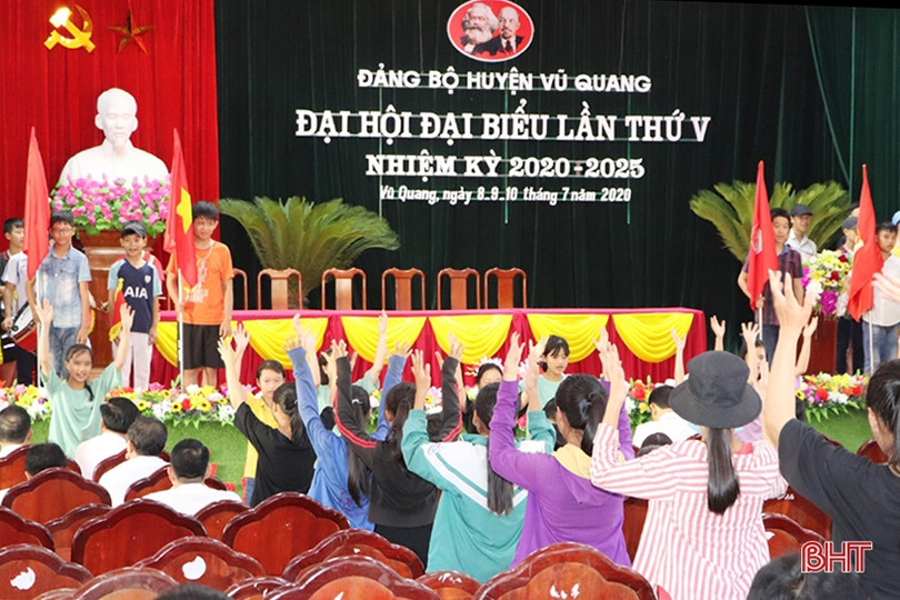 Huyện miền núi Hà Tĩnh rộn niềm vui hướng về đại hội Đảng