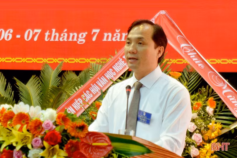 Ông Trần Nam Phong giữ chức Chủ tịch Hội Liên hiệp VHNT Hà Tĩnh