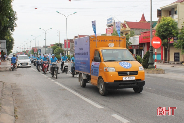 Hà Tĩnh hưởng ứng lễ ra quân ngày Bảo hiểm y tế Việt Nam