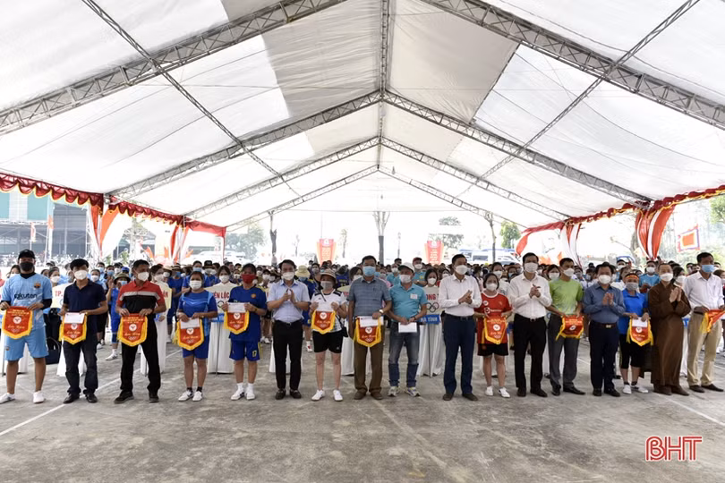 13 đội tranh tài tại Giải kéo co nam, nữ Hà Tĩnh