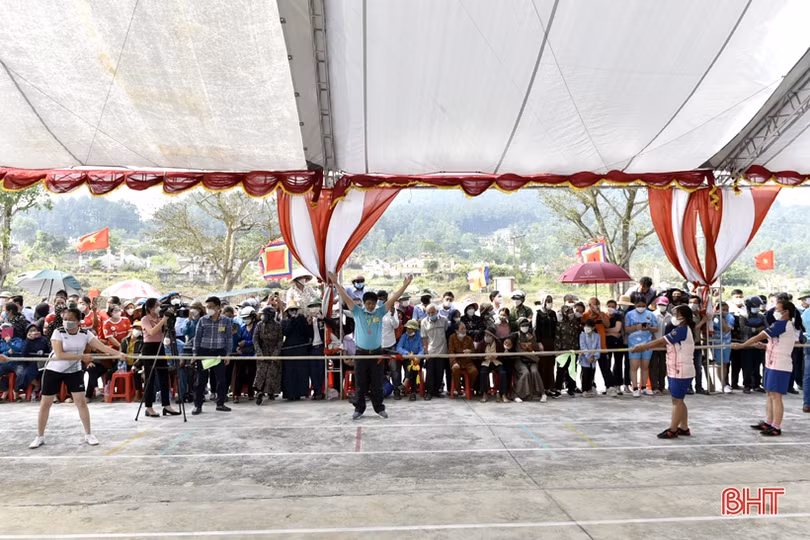 13 đội tranh tài tại Giải kéo co nam, nữ Hà Tĩnh