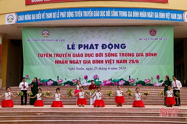 Hà Tĩnh triển khai Chiến lược phát triển gia đình Việt Nam đến năm 2030