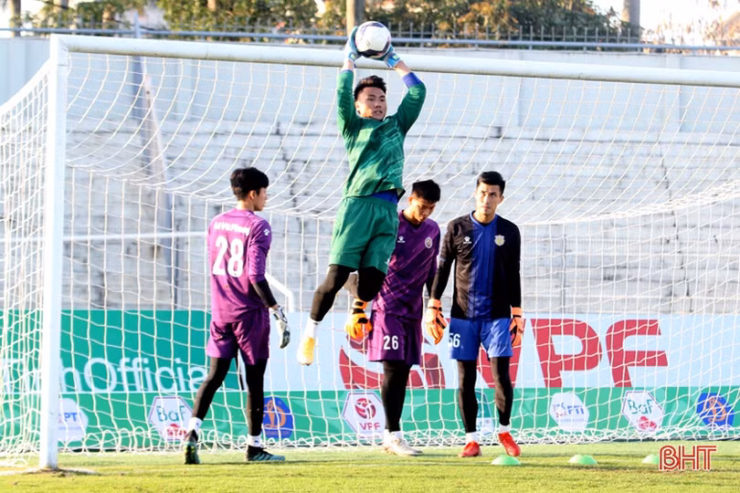 Nam Định tập làm quen sân Hà Tĩnh trước trận khai mạc Giải Cúp quốc gia 2022