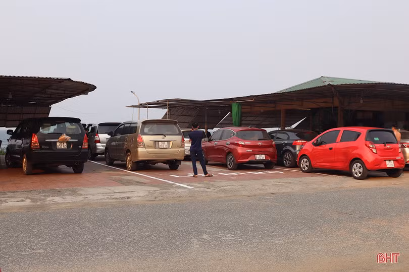 Khu du lịch Thiên Cầm kín khách dịp Giỗ Tổ Hùng Vương