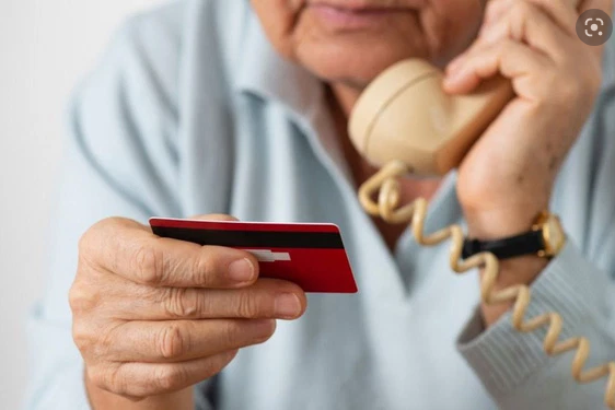 Cụ ông 82 tuổi bị lừa mất 5,5 tỉ sau cuộc điện thoại của “công an rởm”