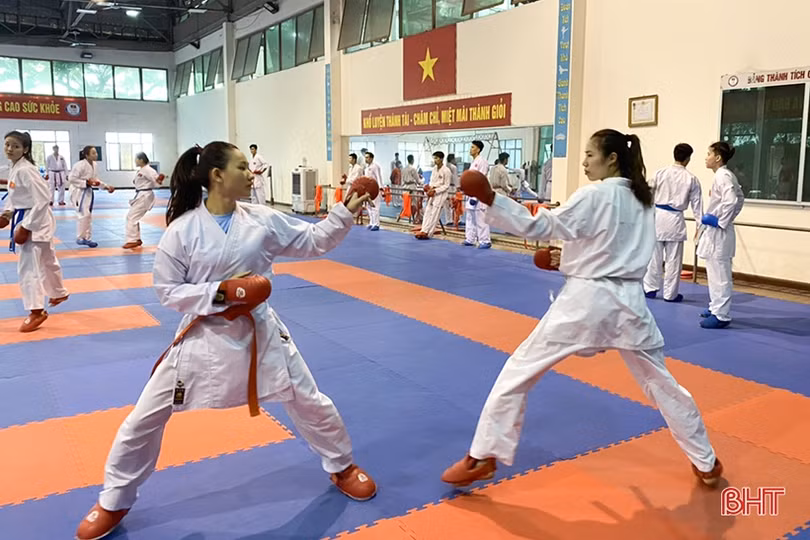 Cậu bé Hà Tĩnh từng được David Beckham khen ngợi trở thành người tháp tùng tuyển thủ tại SEA Games 31