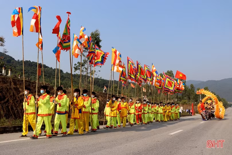 Rước linh vị các Vua Hùng trước giờ Lễ Giỗ Quốc Tổ Hùng Vương ở Hà Tĩnh
