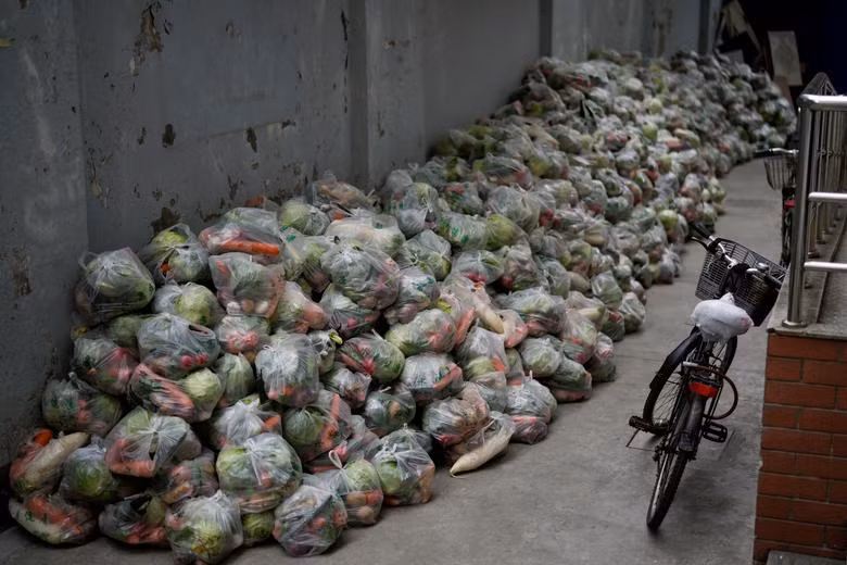 Khung cảnh phong tỏa toàn thành phố 26 triệu dân ở Thượng Hải, Trung Quốc