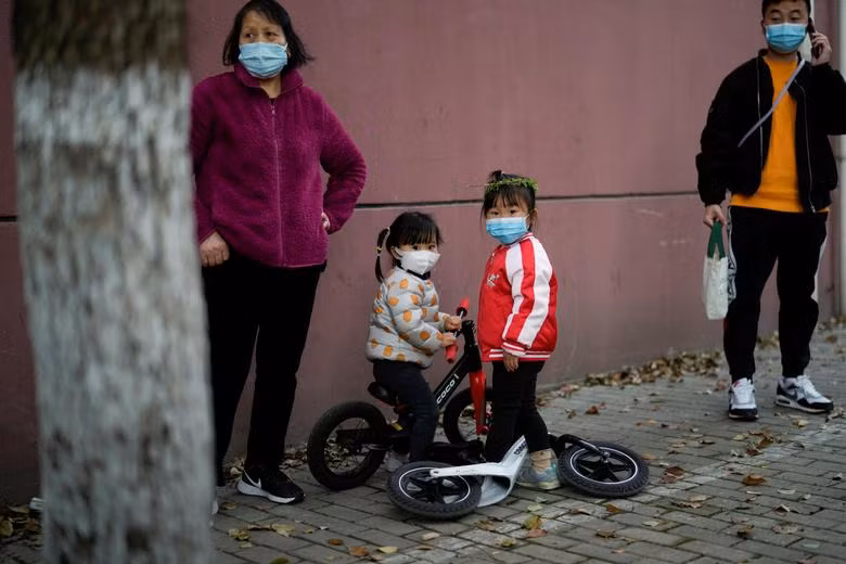 Khung cảnh phong tỏa toàn thành phố 26 triệu dân ở Thượng Hải, Trung Quốc