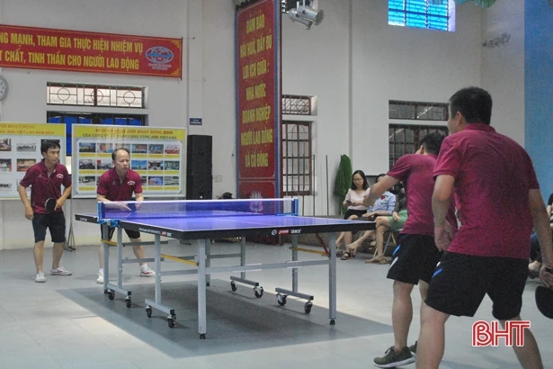 Người lao động Hà Tĩnh rèn luyện sức khỏe, sống chung an toàn với dịch bệnh