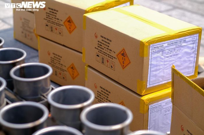 Trận địa pháo hoa tại lễ hội Đền Hùng 2022 trước giờ khai hỏa