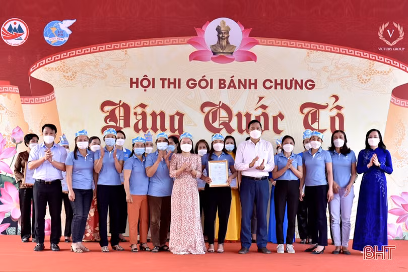 Đẹp mắt những sản phẩm thi gói bánh chưng dâng Quốc Tổ Hùng Vương