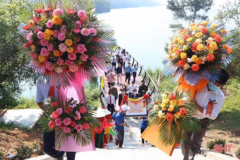 Đón nhận bằng xếp hạng di tích đền thờ Tổng Bí thư Lê Duẩn tại Hà Tĩnh