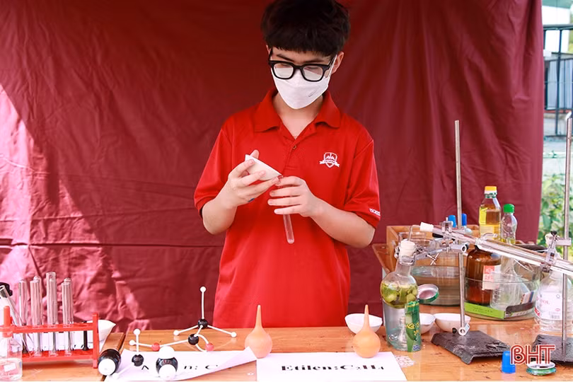 Học sinh hào hứng với Ngày hội Khoa học - Science Day ở iSchool Hà Tĩnh