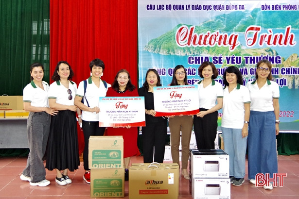 Nhiều phần quà dành tặng các trường học, người dân vùng biển TX Kỳ Anh