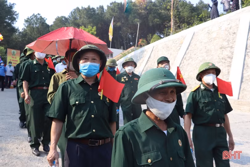 Rước linh vị các Vua Hùng trước giờ Lễ Giỗ Quốc Tổ Hùng Vương ở Hà Tĩnh