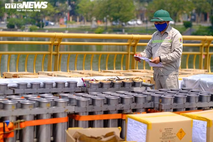 Trận địa pháo hoa tại lễ hội Đền Hùng 2022 trước giờ khai hỏa