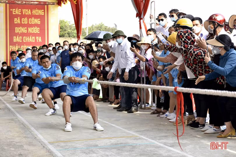 13 đội tranh tài tại Giải kéo co nam, nữ Hà Tĩnh