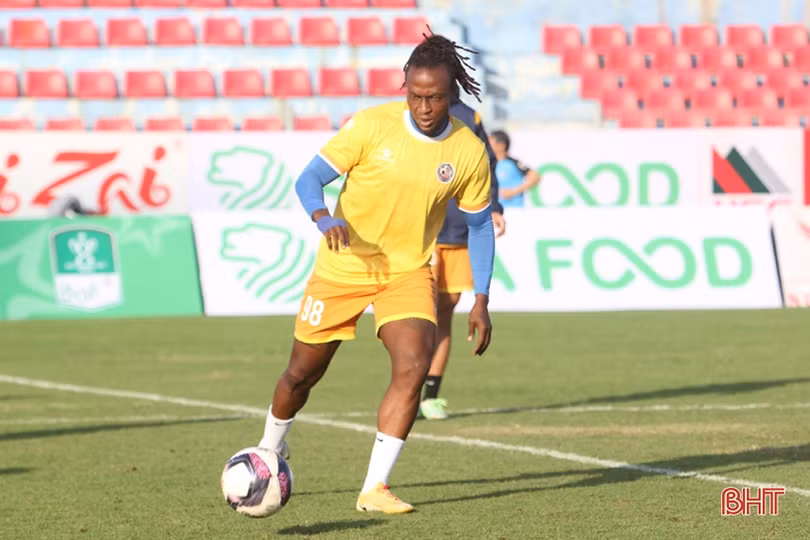 Nam Định tập làm quen sân Hà Tĩnh trước trận khai mạc Giải Cúp quốc gia 2022