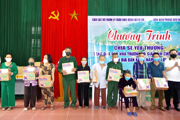 Nhiều phần quà dành tặng các trường học, người dân vùng biển TX Kỳ Anh