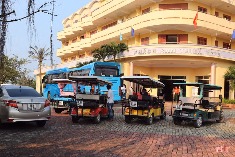 Khu du lịch Thiên Cầm kín khách dịp Giỗ Tổ Hùng Vương