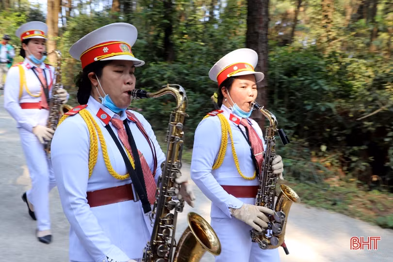 Rước linh vị các Vua Hùng trước giờ Lễ Giỗ Quốc Tổ Hùng Vương ở Hà Tĩnh